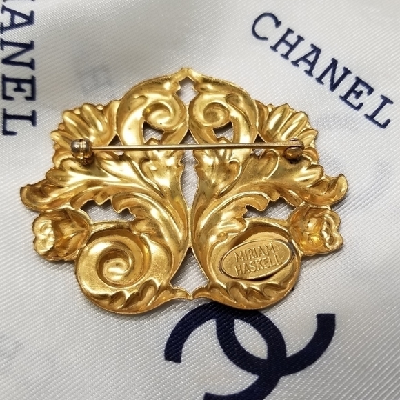 MIRIAM Haskell Vintage Repousse Signed Brooch - Picture 6 of 6